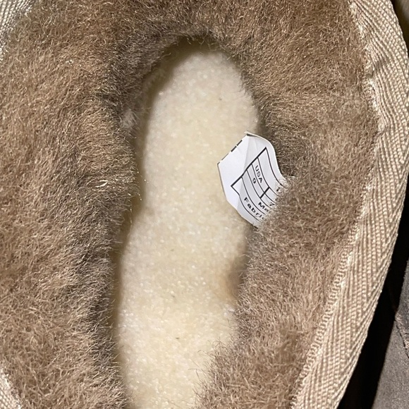 UGG Women's Suede Ankle Boots size 9 - Picture 7 of 9
